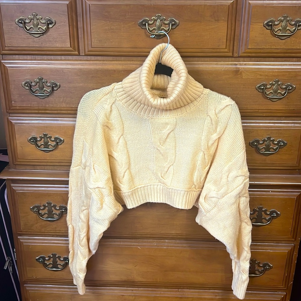 Urban Outfitters Cropped Knit Sweater - Pale Yellow